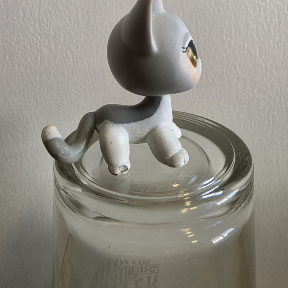 ✨️Authentic LPS Littlest Pet Shop #138 Gray White Shorthair Cat Brown Dot Eye - Picture 3 of 5